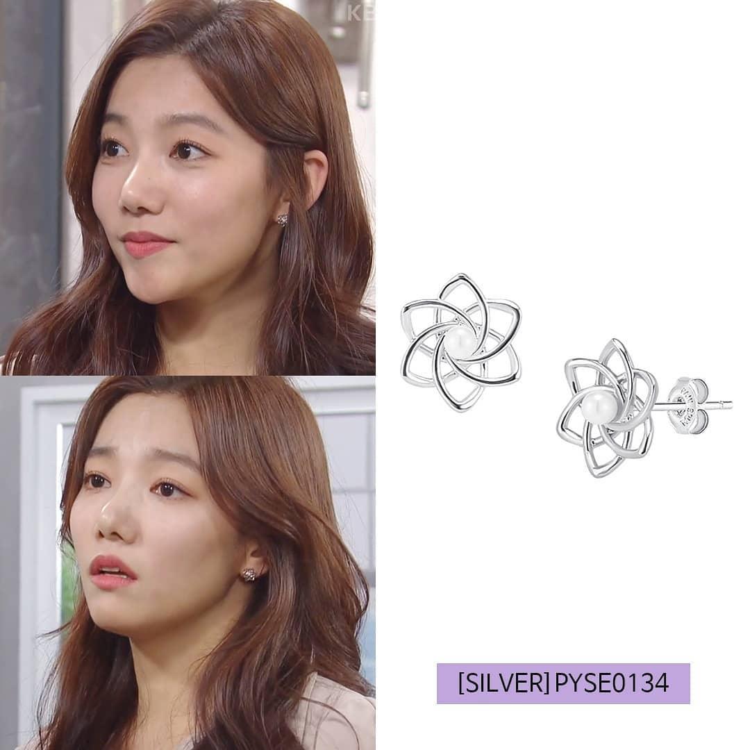 [Silver] Flower Pearl Earrings White -PAUL BRIAL- DynaMart